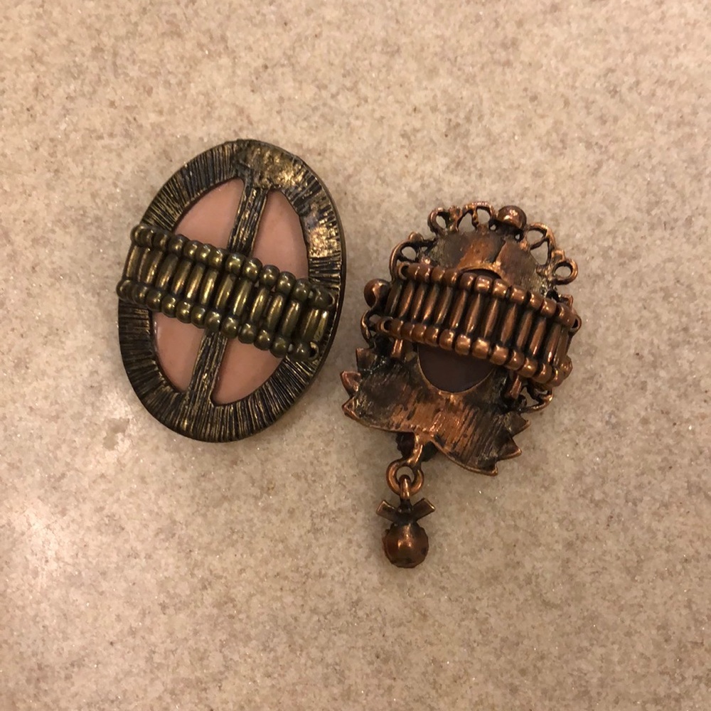 Vintage style cameo rings!! Sold as a pair! 💖💖 - Picture 4 of 5